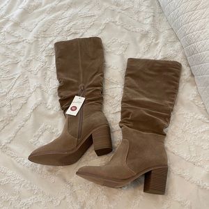 Universal thread, Tall tan boots